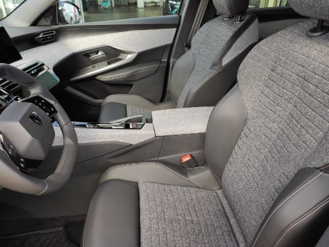 Peugeot 5008, Peugeot 5008 ALLURE Hybrid 145 e-AUT6 NAVI, barva šedá