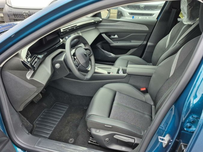 Peugeot 408, Peugeot 408 ALLURE Hybrid 136 e-DCS6, barva modrá