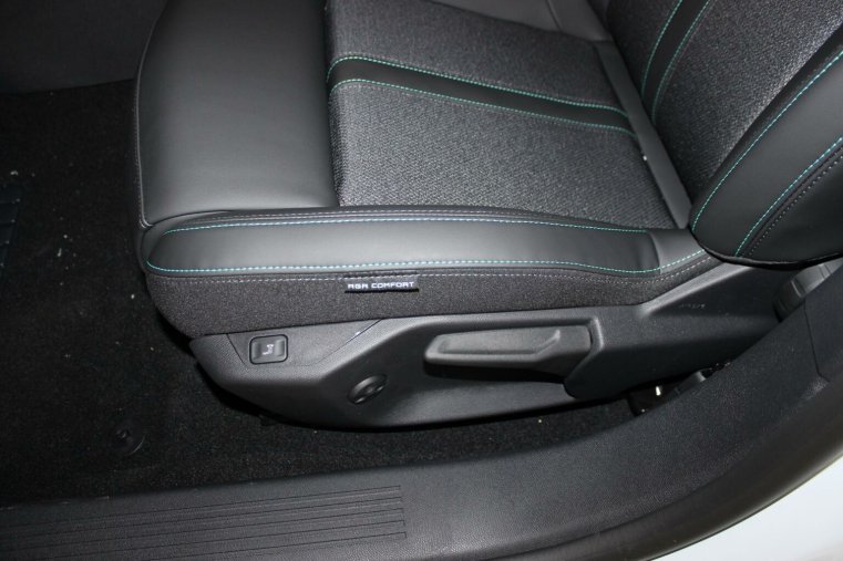 Peugeot 308, Peugeot 308 SW ALLURE Hybrid 136 e-DCS, barva bílá