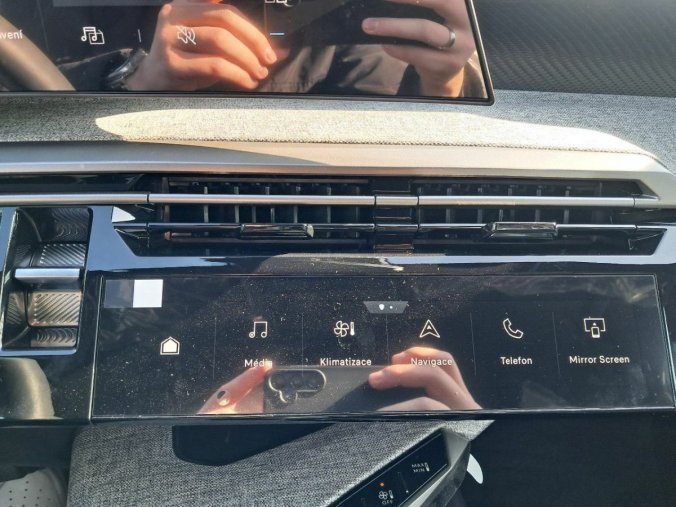 Peugeot 5008, Peugeot 5008 5008 ALLURE Hybrid 136 e-DCS6, barva bílá