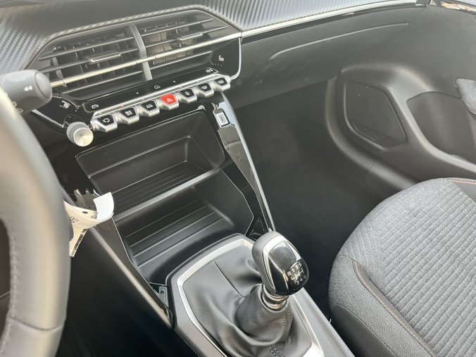 Peugeot 208, Peugeot 208 STYLE Turbo 100 MAN6, barva černá
