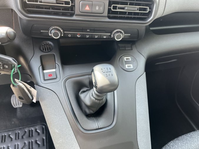 Peugeot Rifter, Peugeot Rifter LONG ALLURE DIESEL 130, barva šedá