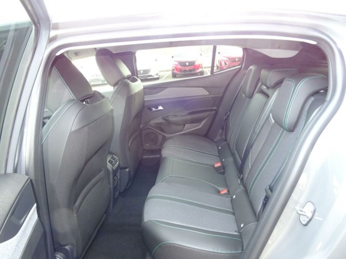 Peugeot 408, Peugeot 408 ALLURE Hybrid 145k e-DCS6, barva šedá