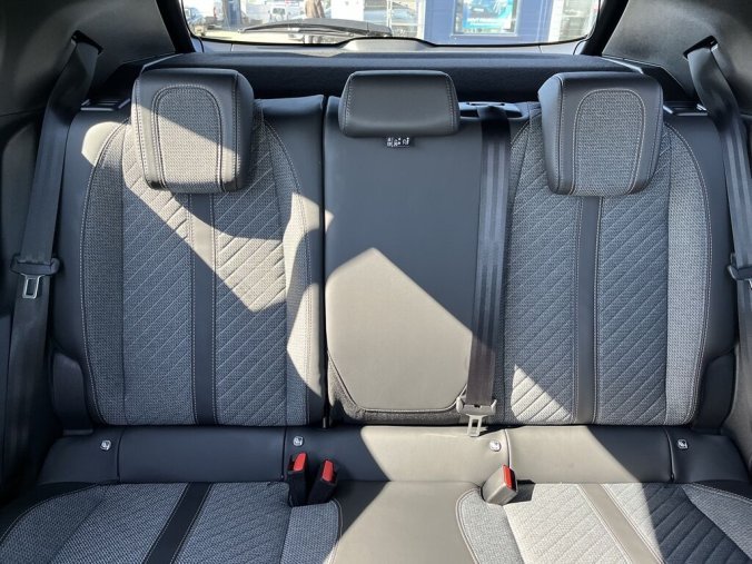 Peugeot 2008, Peugeot 2008 ALLURE PureTech 100 S&S MAN6, barva černá