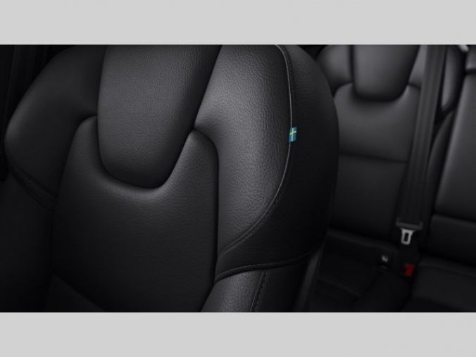 Volvo XC60, B4 2.0L 197+14 HP AT8 AWD CORE, barva červená