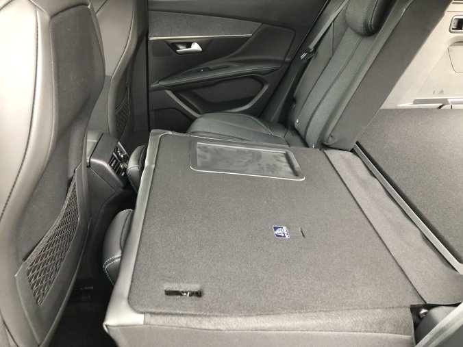 Peugeot 3008, Allure 1.2 PureTech 130 S&S MAN6, barva modrá