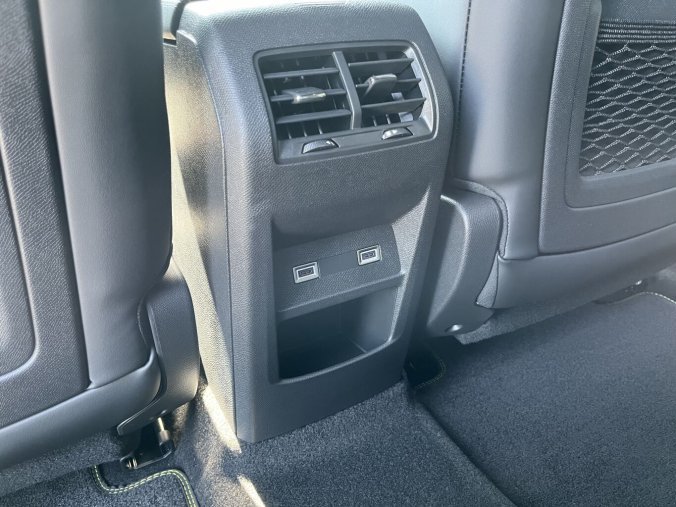 Peugeot 408, Peugeot 408 GT Hybrid 145 e-DCS6, barva bílá