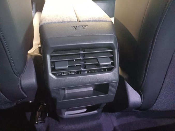 Peugeot 3008, Peugeot 3008 ALLURE Hybrid 145 e-DCS6, barva šedá