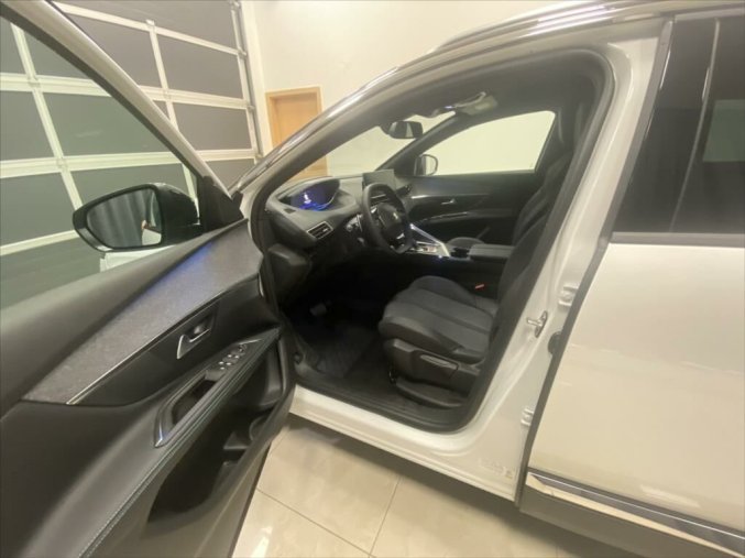 Peugeot 5008, Peugeot 5008 1,5   ALLURE PACK 130k EAT8, barva bílá