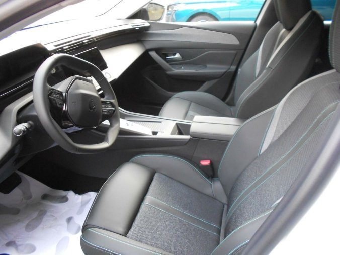 Peugeot 308, Peugeot 308 SW ALLURE Hybrid 136 e-DCS6, barva oranžová