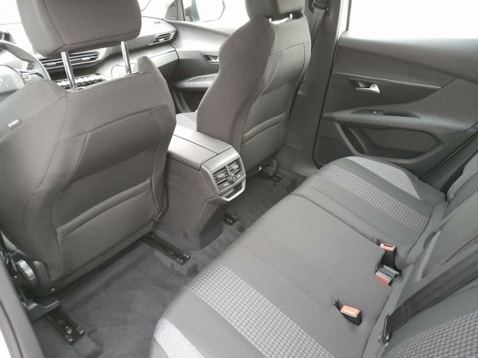 Peugeot 3008, Peugeot 3008 Active Pack PureTech130 MAN6, barva bílá