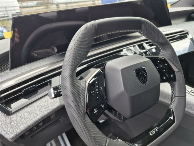 Peugeot 5008, Peugeot 5008 GT Hybrid 136 e-DCS6, barva modrá