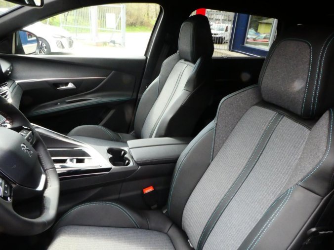 Peugeot 5008, Peugeot 5008 ALLURE PACK 1.5 BHDi 130k EAT8, barva šedá