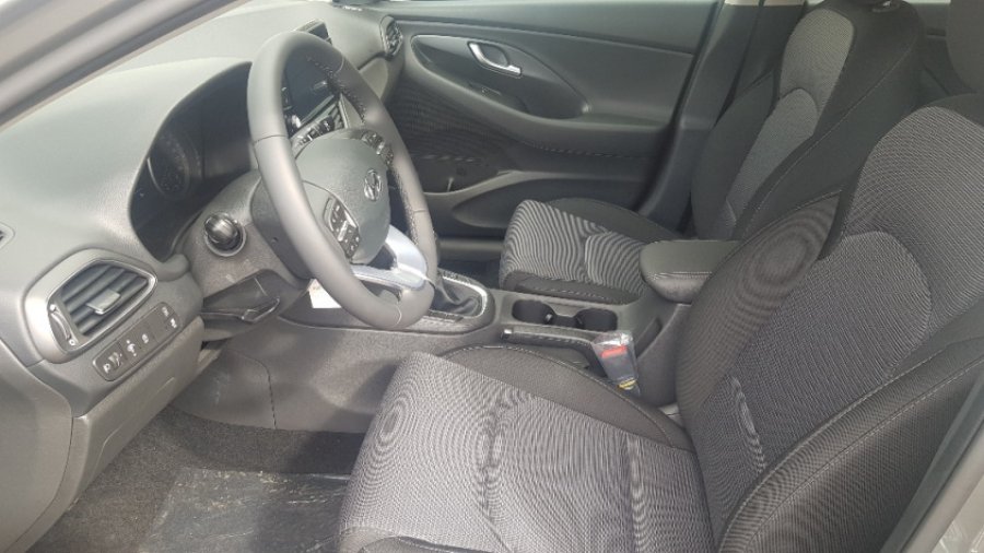 Hyundai i30, 1,5i 81 kW MT, barva červená