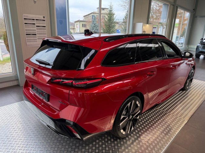 Peugeot 308, Peugeot 308 SW GT Hybrid 145 e-DCS6, barva červená