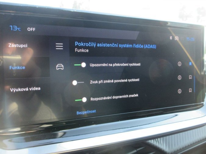 Peugeot 2008, Peugeot 2008 ALLURE Hybrid 145 e-DCS6, barva šedá