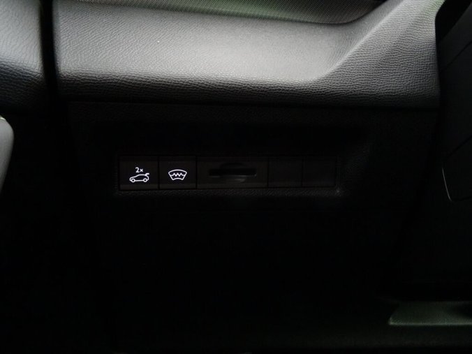 Peugeot 408, Peugeot 408 GT Hybrid 136 e-DCS6, barva modrá
