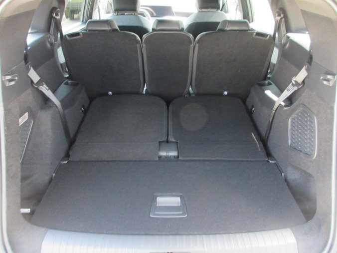Peugeot 5008, Peugeot 5008 ALLURE Hybrid 145 e-DCS6, barva bílá