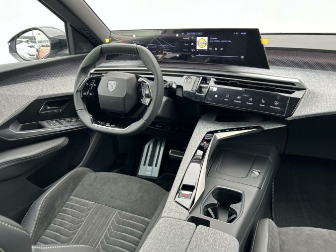 Peugeot 5008, Peugeot 5008 GT Hybrid 145 e-DCS6, barva stříbrná
