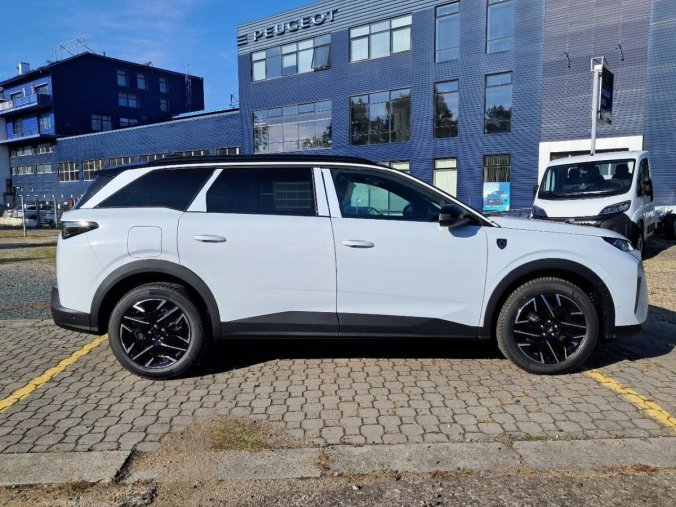 Peugeot 5008, Peugeot 5008 5008 GT Hybrid 145 e-DCS6, barva bílá