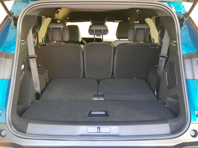 Peugeot 5008, Peugeot 5008 5008 ALLURE Hybrid 145 e-DCS6, barva modrá