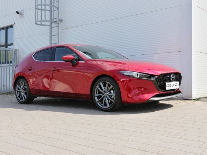 Mazda 3, 2,0 Skyactiv-G 122k/90kW MAN, barva červená