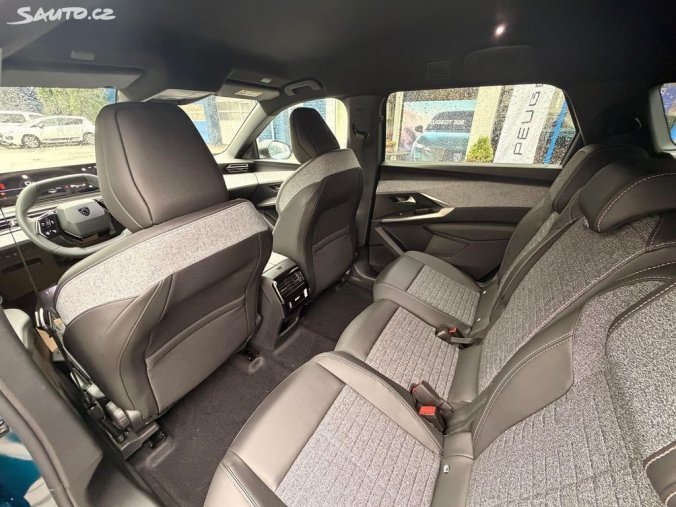 Peugeot 5008, Peugeot 5008 ALLURE Hybrid 145 e-DCS6, barva modrá