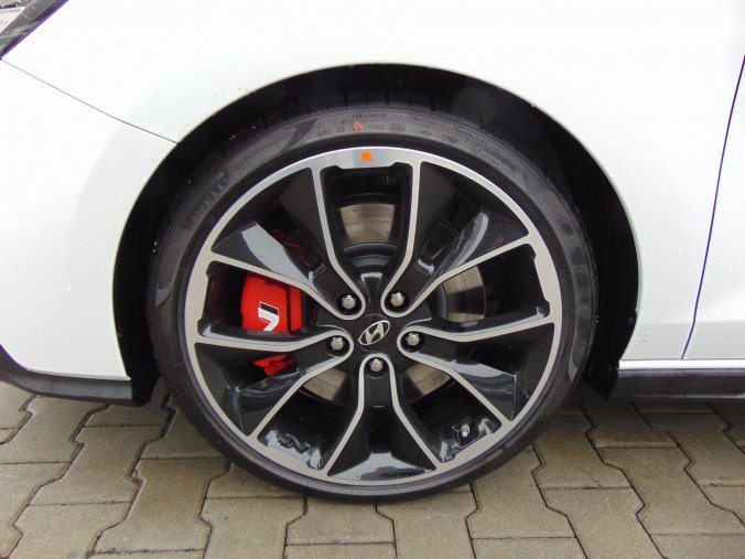 Hyundai i30, 2,0 T-GDI E-CVVT 202 kW (95 NAT) 6 st. man, barva bílá