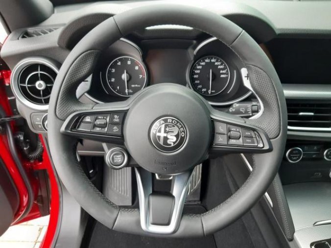 Alfa Romeo Stelvio, Veloce 4x4 2,0 280PS,, barva červená