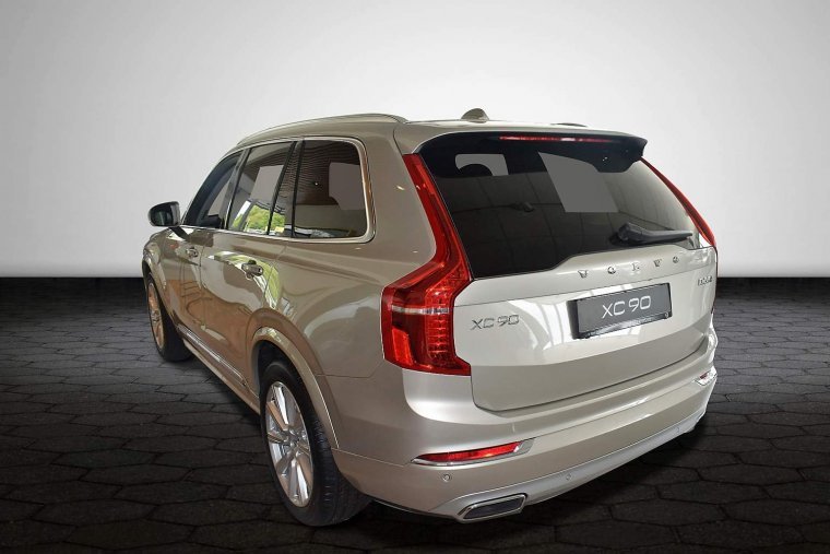 Volvo XC90, D5 2.0L 235 HP INSCRIPTION 7s AT8 AWD, barva zlatá