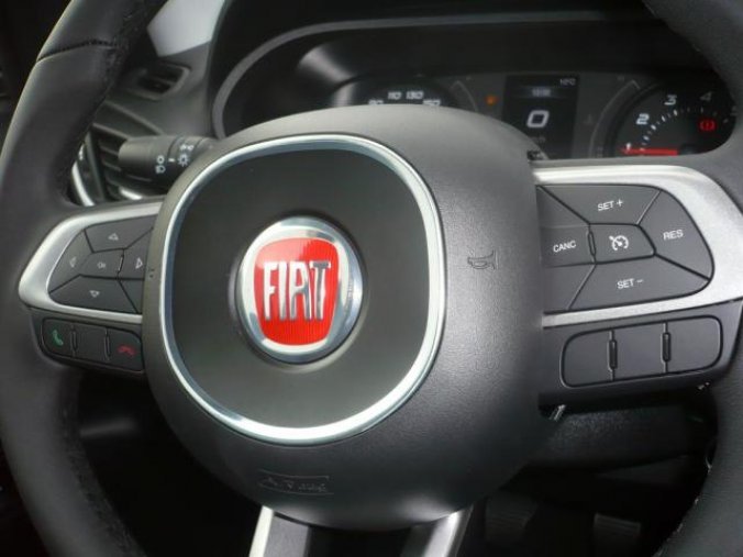 Fiat Tipo, HB 1.4 95k Street, barva modrá