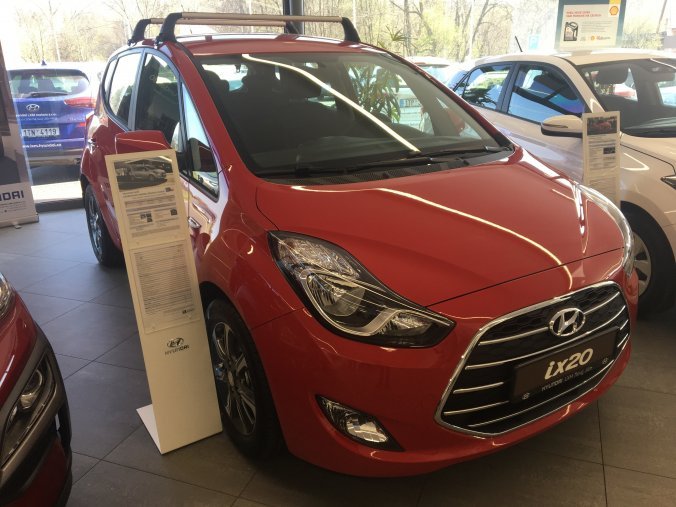Hyundai i20, 1,6i 92 kW (95 NAT) 6 st. man, barva červená