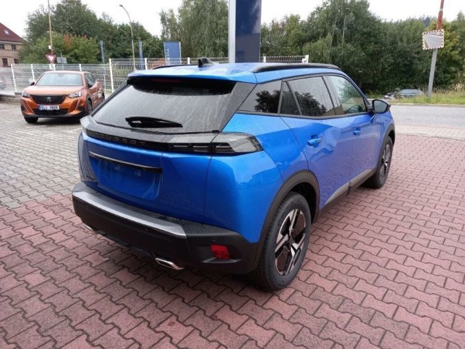 Peugeot 2008, Peugeot 2008 ALLURE 1.2 PureTech 7 let zár., barva modrá