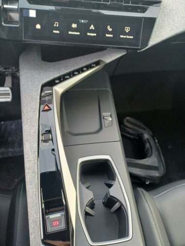 Peugeot 5008, Peugeot 5008 GT Hybrid 136 e-DCS6, barva modrá
