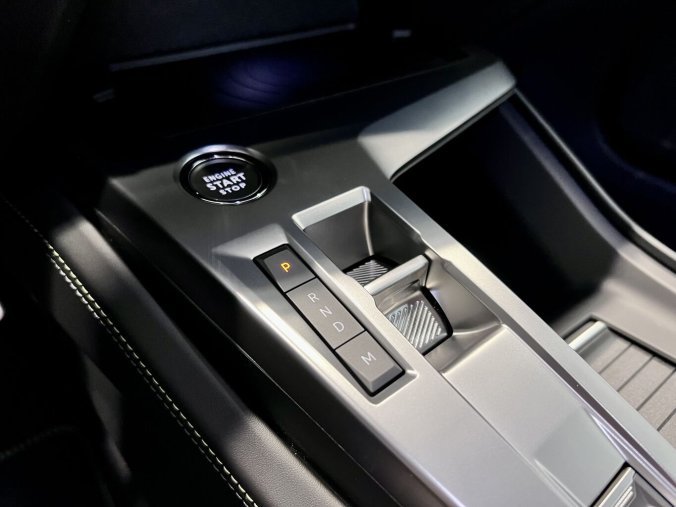 Peugeot 408, Peugeot 408 GT, El. víko, Matrix, Automat, barva červená
