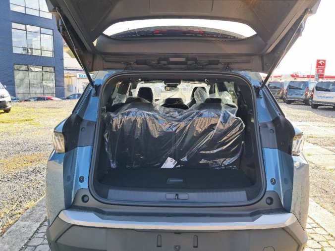 Peugeot 5008, Peugeot 5008 5008 ALLURE Hybrid 145 e-DCS6, barva modrá
