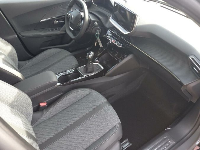 Peugeot 2008, Peugeot 2008 ALLURE 1.2 PureTech 7 let zár., barva šedá
