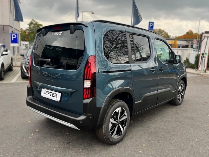 Peugeot Rifter, Peugeot Rifter GT BlueHDi 130 S&S EAT8, barva modrá