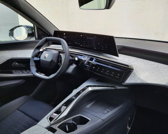 Peugeot 5008, Peugeot 5008 5008 GT Hybrid 145 e-DCS6, barva bílá