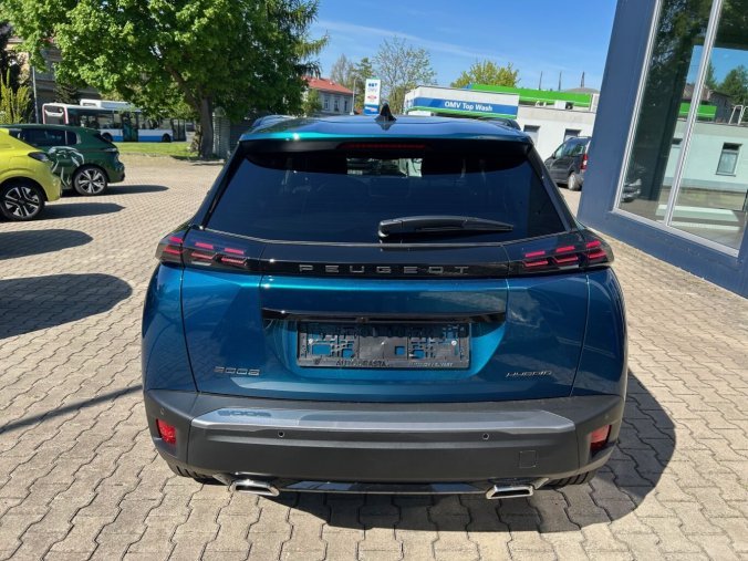 Peugeot 2008, Peugeot 2008 ALLURE Hybrid 145k e-DCS6, barva modrá