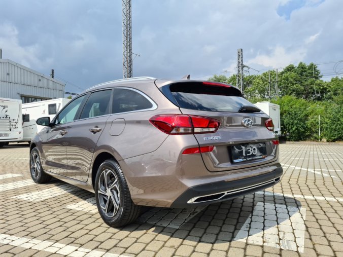 Hyundai i30, 1,5i 81 kW MT, barva bronzová