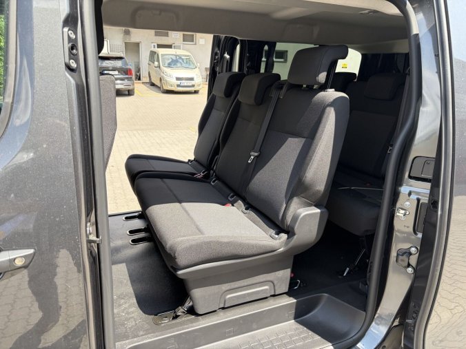 Peugeot Traveller, Peugeot Traveller Expert Combi L3 2.2 BlueHDi 150K MAN6- 9MÍST - TAŽNÉ - 3137, barva šedá