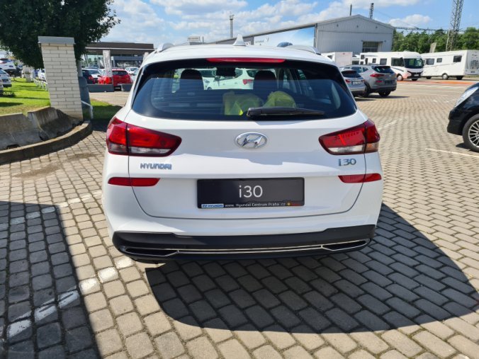 Hyundai i30, 1,5i 81 kW MT, barva bílá