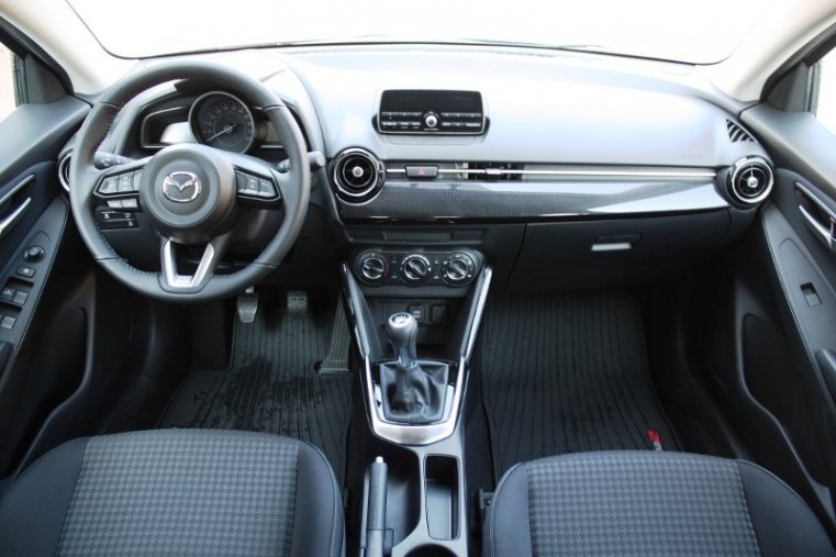 Mazda 2, SKYACTIV-G, barva bílá