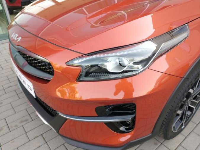 Kia XCeed, 1.5 T-GDi BLACK EDITION MY22, barva oranžová