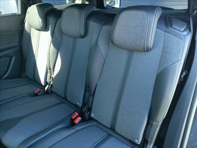Peugeot 5008, Peugeot 5008 1,5 Allure Pack 1.5BHDi 130k EAT8, barva šedá