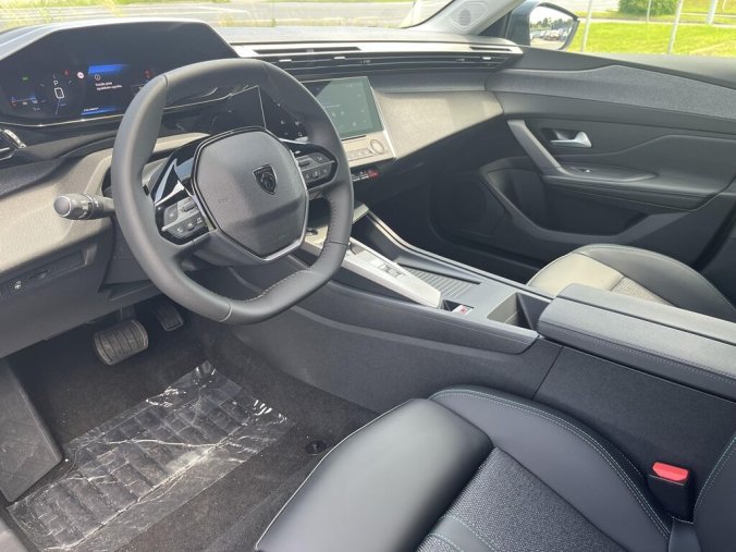 Peugeot 408, Peugeot 408 ALLURE Hybrid 145 e-DCS6, barva modrá