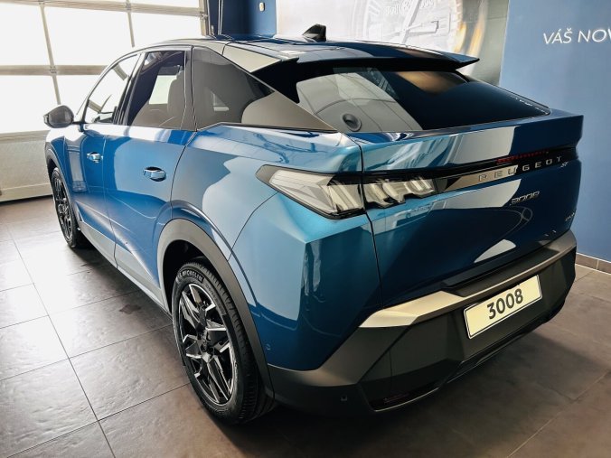 Peugeot 3008, Peugeot 3008 GT Hybrid 136 e-DCS6, barva modrá