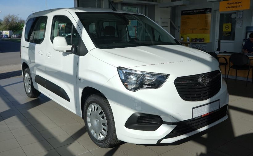 Opel Combo, LIFE Enjoy 1.2T 82kW 6MT, barva bílá