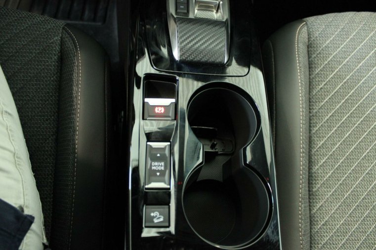 Peugeot 2008, Peugeot 2008 ALLURE Hybrid 136 e-DCS6, barva červená